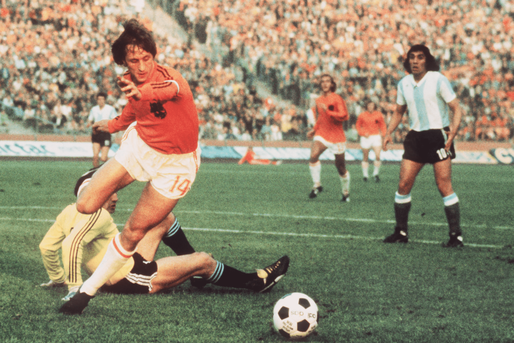 Johan-Cruyff-1974-World-Cup-Feature