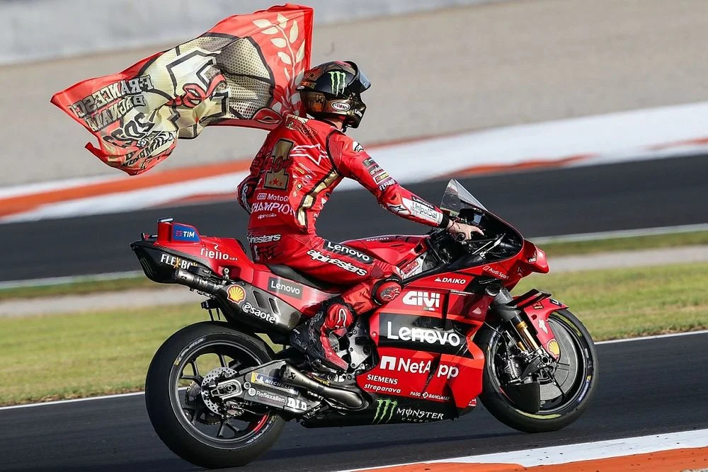 piloto-italiano-francesco-bagnaia-e-bicampeao-mundial-de-motogp